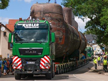 TAHAČ MAN V ČELE TRANSPORTU 350T OBRA